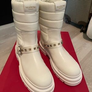 VALENTINO GARAVANI WINTER BOOTS